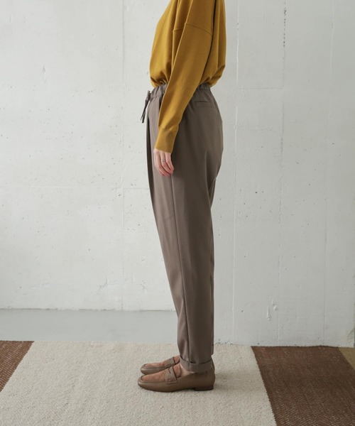 URBAN RESEARCH DOORS(アーバンリサーチドアーズ)の「ツイルストレッチテーパードイージーパンツ(その他パンツ・レディース・ブラック/ネイビー/カーキ・38/36/34)」の16枚目の写真