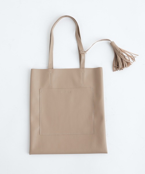 Actually(アクチュアリー)の「フェイクレザー フラットトート(トートバッグ・レディース・ホワイト/ブラック/ピンク/グレイッシュベージュ/シルバー/ブルー/グレー/パープル/マスタード・フリー)」の20枚目の写真