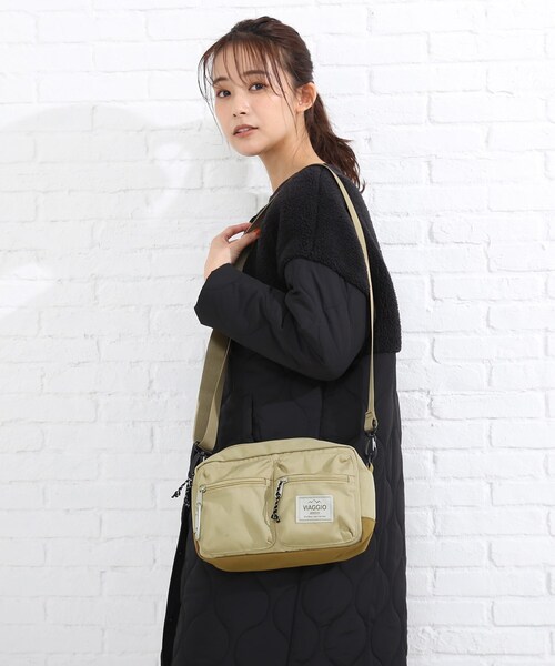 SHOO・LA・RUE（シューラルー）の「◆カラビナ付き VIAGGIOショルダー（ショルダーバッグ・レディース・チャコールグレー/ライトベージュ/ピンク系/カーキ系4・00）」の10枚目の写真