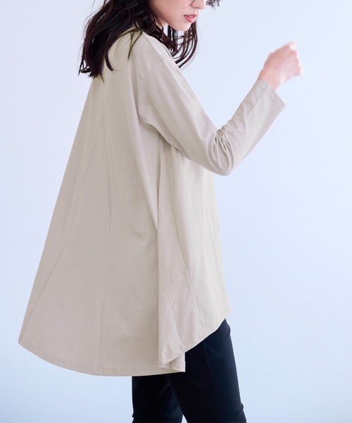 RANAN（ラナン）の「[サスティナブル]綿100％フレアーシルエット長袖ロンT（Tシャツ/カットソー・レディース・オフホワイト/ベージュ/ブラック/ダークブルー/ダークブラウン/オレンジ系その他/ライトグレー/イエロー/パープル/チャコール・LL/M/L/3L）」の4枚目の写真