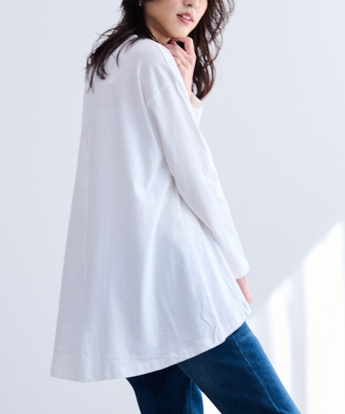 RANAN（ラナン）の「[サスティナブル]綿100％フレアーシルエット長袖ロンT（Tシャツ/カットソー・レディース・オフホワイト/ベージュ/ブラック/ダークブルー/ダークブラウン/オレンジ系その他/ライトグレー/イエロー/パープル/チャコール・LL/M/L/3L）」の17枚目の写真