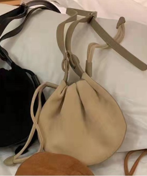 POUTOJOURU（ポートジュール）の「【ポートジュール】　バルーン型ハンモックショルダーバッグ　ゼブラ柄　ヌバック調（ショルダーバッグ・レディース・ブラック/ベージュ/ブラウン/ホワイト系1/ブラウン系1・FREE）」の5枚目の写真