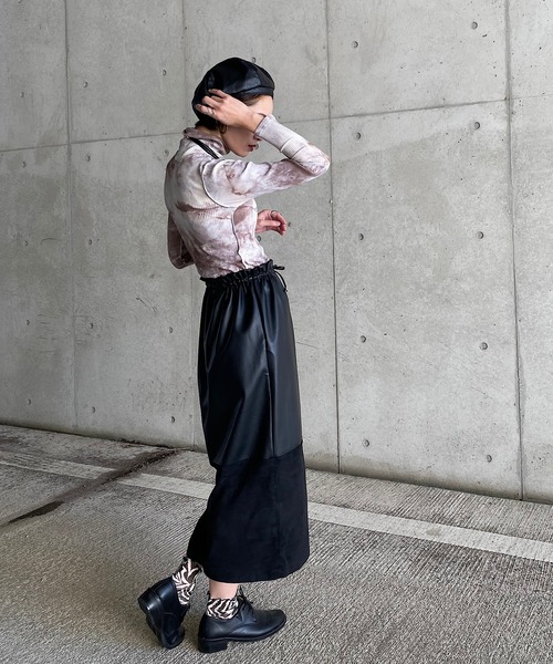 y/m(イム)の「y/m×IMOKO フェイクレザーギャザーロングスカート(スカート・レディース・ブラック・FREE)」の5枚目の写真