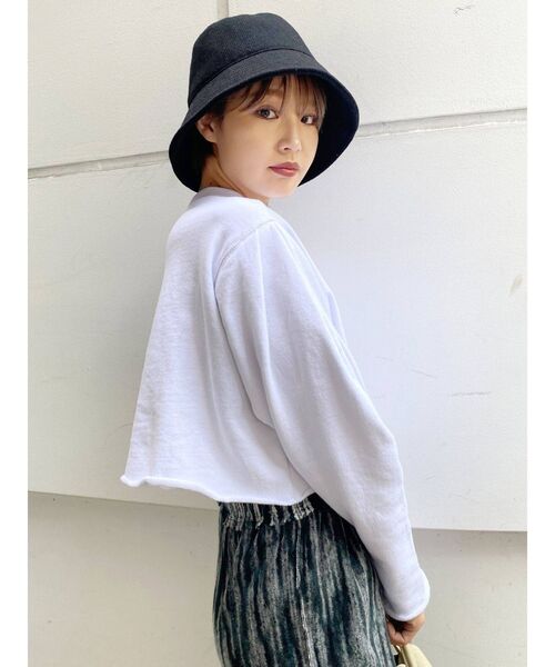 EMODA（エモダ）の「ショルダータックショートプルオーバー（Tシャツ/カットソー・レディース・ホワイト/ブラック/グリーン/キャメル・FREE）」の11枚目の写真