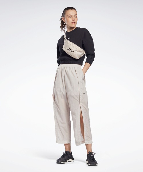 Reebok(リーボック)の「DreamBlend コットンミッドレイヤー スウェットシャツ / DreamBlend Cotton Midlayer Sweatshirt(スウェット・レディース・ブラック/ベージュ系その他・X-SMALL/MEDIUM/X-LARGE/LARGE/XX-LARGE/SMALL)」の5枚目の写真
