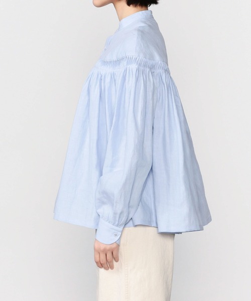 Scye(サイ)の「Scye | 〈別注〉リネンピンタックプルオーバーブラウス WOMEN(シャツ/ブラウス・レディース・ライトブルー・38)」の5枚目の写真