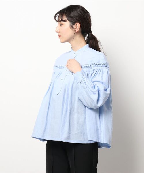 Scye(サイ)の「Scye | 〈別注〉リネンピンタックプルオーバーブラウス WOMEN(シャツ/ブラウス・レディース・ライトブルー・38)」の13枚目の写真