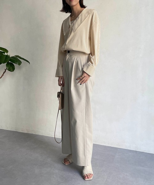 CAPRICIEUX LE'MAGE（カプリシューレマージュ）の「深Vストライプシャツ（シャツ/ブラウス・レディース・イエロー/グレー/グレイッシュベージュ・FREE）」の13枚目の写真