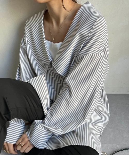 CAPRICIEUX LE'MAGE（カプリシューレマージュ）の「深Vストライプシャツ（シャツ/ブラウス・レディース・イエロー/グレー/グレイッシュベージュ・FREE）」の20枚目の写真