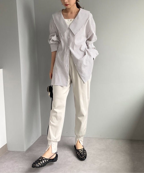 CAPRICIEUX LE'MAGE（カプリシューレマージュ）の「深Vストライプシャツ（シャツ/ブラウス・レディース・イエロー/グレー/グレイッシュベージュ・FREE）」の9枚目の写真