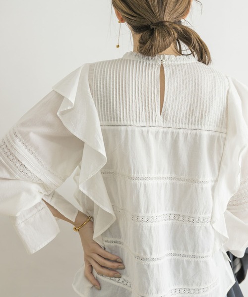 URBAN RESEARCH（アーバンリサーチ）の「リバーレースフリルブラウス（シャツ/ブラウス・レディース・オフホワイト/チャコールグレー・FREE）」の16枚目の写真