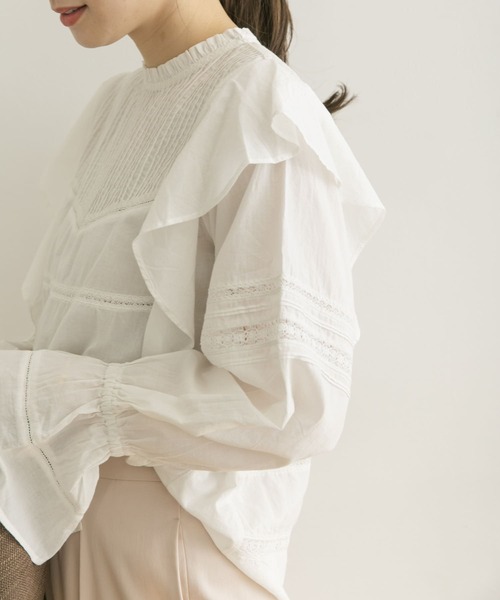 URBAN RESEARCH（アーバンリサーチ）の「リバーレースフリルブラウス（シャツ/ブラウス・レディース・オフホワイト/チャコールグレー・FREE）」の3枚目の写真