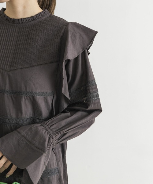 URBAN RESEARCH（アーバンリサーチ）の「リバーレースフリルブラウス（シャツ/ブラウス・レディース・オフホワイト/チャコールグレー・FREE）」の19枚目の写真