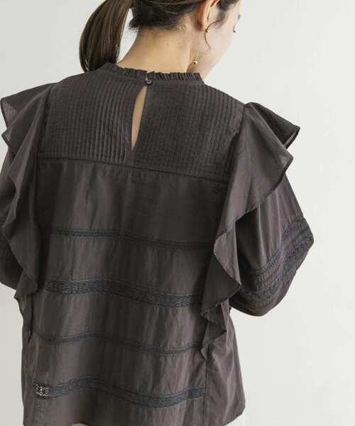 URBAN RESEARCH（アーバンリサーチ）の「リバーレースフリルブラウス（シャツ/ブラウス・レディース・オフホワイト/チャコールグレー・FREE）」の14枚目の写真