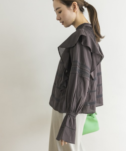 URBAN RESEARCH（アーバンリサーチ）の「リバーレースフリルブラウス（シャツ/ブラウス・レディース・オフホワイト/チャコールグレー・FREE）」の10枚目の写真