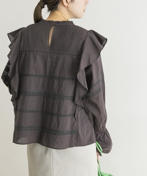 URBAN RESEARCH（アーバンリサーチ）の「リバーレースフリルブラウス（シャツ/ブラウス・レディース・オフホワイト/チャコールグレー・FREE）」の22枚目の写真