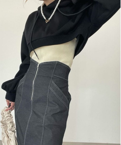 koe（コエ）の「ショート丈裏起毛パーカー*（パーカー・レディース・オフホワイト/ブラック/イエロー/グリーン・M）」の6枚目の写真