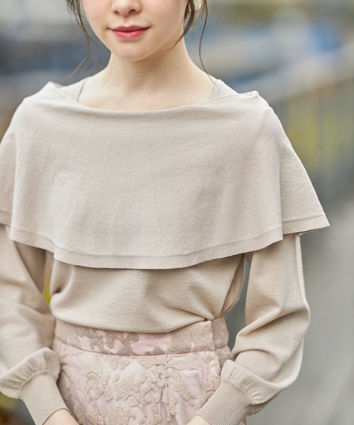 tocco closet（トッコ　クローゼット）の「オフショルビックカラーニットプルオーバー（ニット/セーター・レディース・ブラック/グレイッシュベージュ・M）」の2枚目の写真