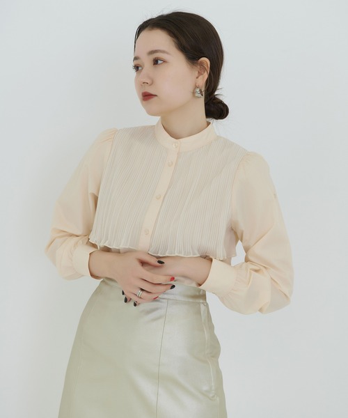 TINA：JOJUN（ティーナジョジュン）の「スタンドカラー パフスリーブブラウス TINA：JOJUN（シャツ/ブラウス・レディース・グレー/ライトベージュ・M）」の3枚目の写真