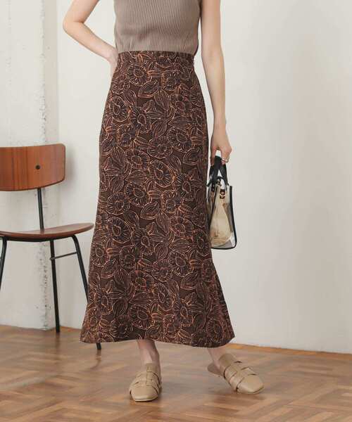 SENSE OF PLACE by URBAN RESEARCH（センスオブプレイスバイアーバンリサーチ）の「プリントマーメイドスカート（スカート・レディース・ブラウン系その他/ブラック系その他/オレンジ系その他/レッド系その他/ブルー系その他/イエロー系その他・SMALL/MEDIUM）」の3枚目の写真