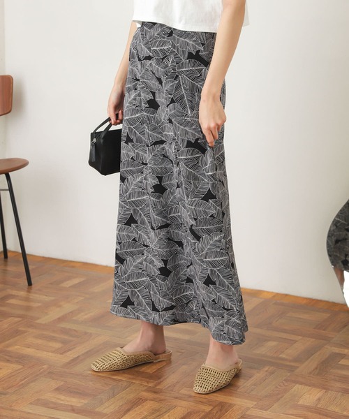 SENSE OF PLACE by URBAN RESEARCH（センスオブプレイスバイアーバンリサーチ）の「プリントマーメイドスカート（スカート・レディース・ブラウン系その他/ブラック系その他/オレンジ系その他/レッド系その他/ブルー系その他/イエロー系その他・SMALL/MEDIUM）」の7枚目の写真