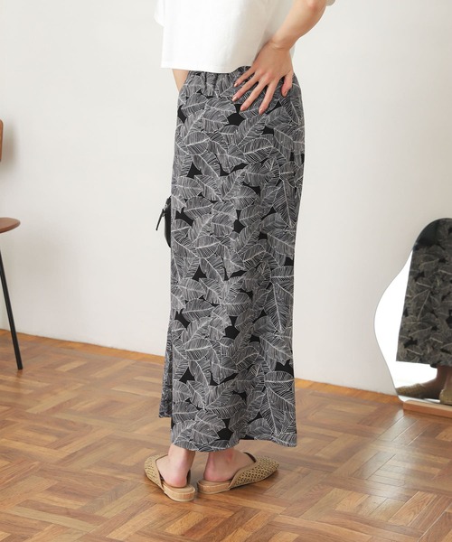 SENSE OF PLACE by URBAN RESEARCH（センスオブプレイスバイアーバンリサーチ）の「プリントマーメイドスカート（スカート・レディース・ブラウン系その他/ブラック系その他/オレンジ系その他/レッド系その他/ブルー系その他/イエロー系その他・SMALL/MEDIUM）」の9枚目の写真