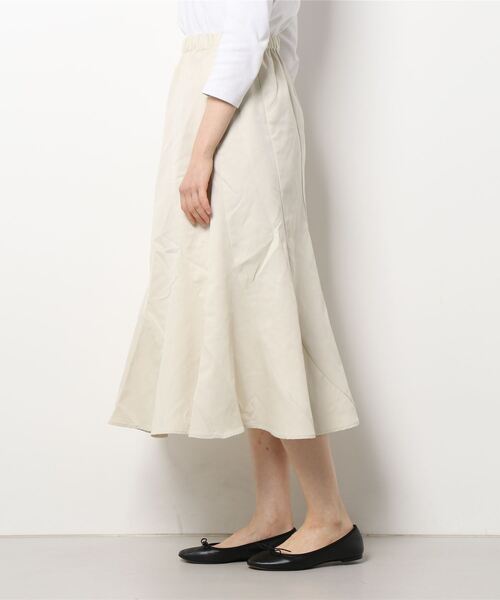 Samansa Mos2 blue(サマンサモスモスブルー)の「ナナメ切替スカート(スカート・レディース・イエロー/ラベンダー/ライトベージュ/チャコール・フリ-)」の6枚目の写真