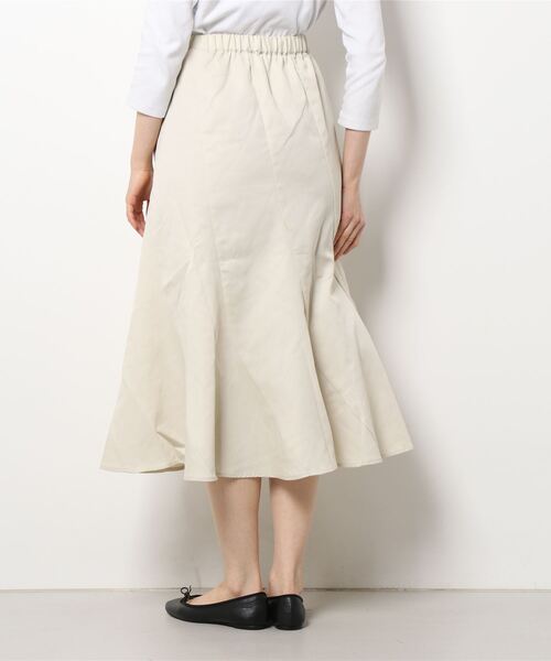 Samansa Mos2 blue(サマンサモスモスブルー)の「ナナメ切替スカート(スカート・レディース・イエロー/ラベンダー/ライトベージュ/チャコール・フリ-)」の5枚目の写真