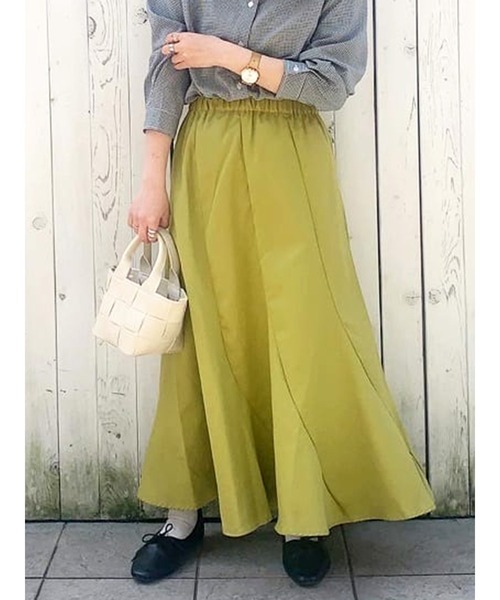 Samansa Mos2 blue(サマンサモスモスブルー)の「ナナメ切替スカート(スカート・レディース・イエロー/ラベンダー/ライトベージュ/チャコール・フリ-)」の4枚目の写真