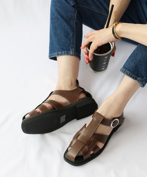 Fin(フィン)の「スクエアトゥグルカサンダル【低反発スポンジ入り】(サンダル・レディース・ブラック/ブラウン/アイボリー・LL/S/M/L)」の1枚目の写真