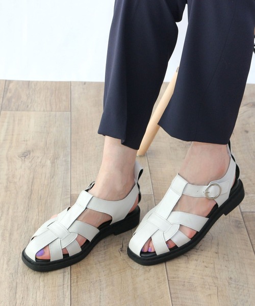 Fin(フィン)の「スクエアトゥグルカサンダル【低反発スポンジ入り】(サンダル・レディース・ブラック/ブラウン/アイボリー・LL/S/M/L)」の2枚目の写真