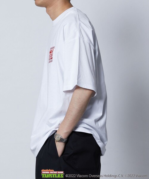 FREAK'S STORE（フリークスストア）の「WEB限定 TEENAGE MUTANT NINJA TURTLES/ミュータント・タートルズ 別注 ビッグシルエット バックプリント クルーネックTシャツ（Tシャツ/カットソー・メンズ・ブラック/グレー/ホワイト/グリーン・MEDIUM/LARGE/SMALL）」の17枚目の写真