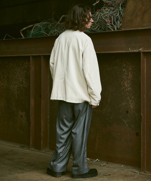 CASPER JOHN(キャスパージョン)の「Corduroy cross collar tailored jacket/コーデュロイクロスカラーテーラードジャケット(テーラードジャケット・メンズ・チャコールグレー/インディゴブルー/ナチュラル・SMALL/MEDIUM/LARGE)」の12枚目の写真