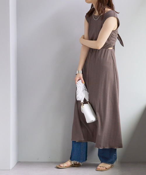 natural couture（ナチュラルクチュール）の「WEB限定/ヘルシー開きバックリボンテレコリブワンピース（ワンピース・レディース・ブラウン/ブラック/ピンクベージュ・FREE）」の3枚目の写真