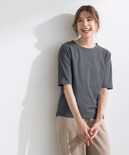 Pierrot(ピエロ)の「汗ジミ防止ハーフスリーブTシャツ(Tシャツ/カットソー・レディース・グリーン系その他/グレイッシュベージュ/チャコール/モカ/オレンジ・M/L)」の2枚目の写真