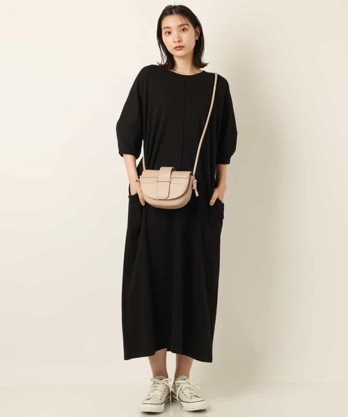 a.v.v（アーヴェヴェ）の「【接触冷感/UV CUT】ランタンスリーブリラックスワンピース（ワンピース・レディース・ブルー/ブラック・40/38/36/34/42）」の4枚目の写真