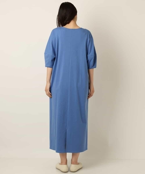 a.v.v（アーヴェヴェ）の「【接触冷感/UV CUT】ランタンスリーブリラックスワンピース（ワンピース・レディース・ブルー/ブラック・40/38/36/34/42）」の11枚目の写真
