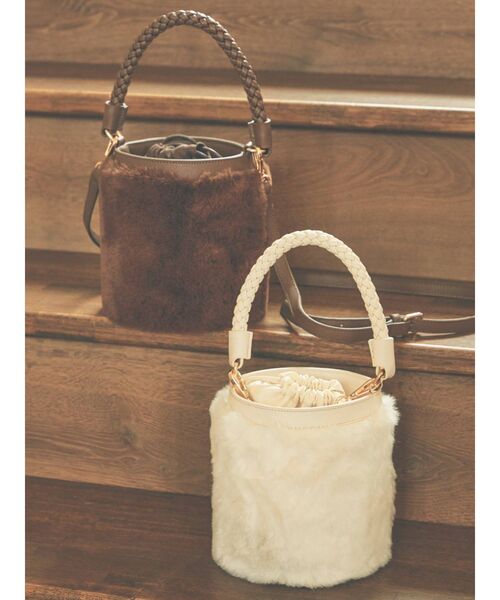 RESEXXY（リゼクシー）の「ツイストハンドルフラッフィーバッグ（ショルダーバッグ・レディース・ブラウン/アイボリー・FREE）」の8枚目の写真