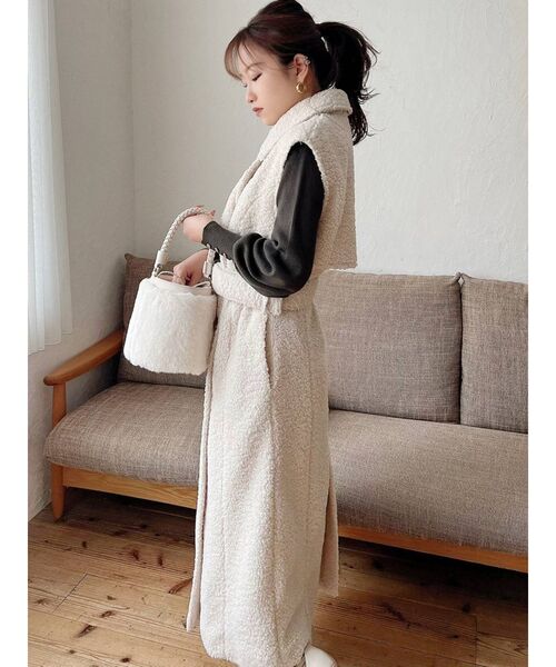 RESEXXY（リゼクシー）の「ツイストハンドルフラッフィーバッグ（ショルダーバッグ・レディース・ブラウン/アイボリー・FREE）」の3枚目の写真