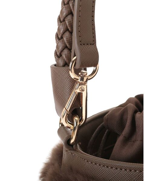 RESEXXY（リゼクシー）の「ツイストハンドルフラッフィーバッグ（ショルダーバッグ・レディース・ブラウン/アイボリー・FREE）」の22枚目の写真