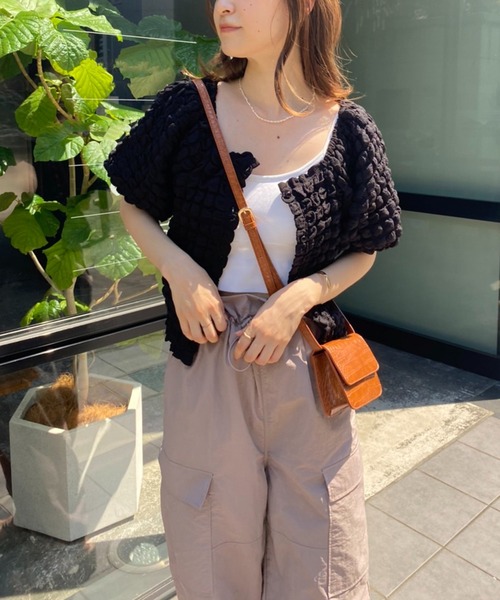 one after another NICE CLAUP（ワンアフターアナザーナイスクラップ）の「羽織にもなるぷくぷくトップス（シャツ/ブラウス・レディース・ブラック/ライトグリーン/アイボリー・FREE）」の5枚目の写真