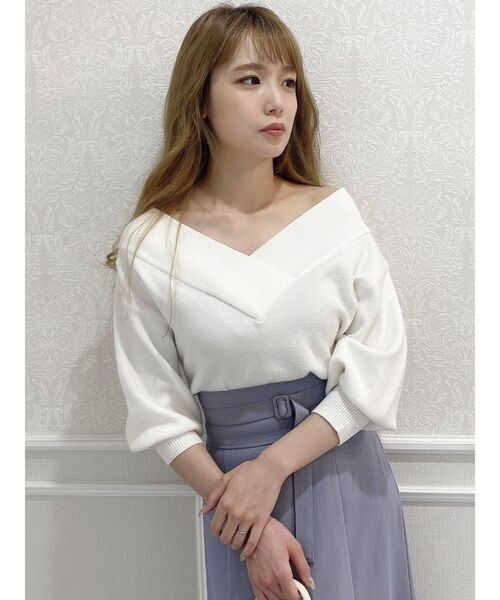 dazzlin（ダズリン）の「Vネックリブニットトップス（ニット/セーター・レディース・モカ/グリーン/ブルー/ピンク/オフホワイト/ブラウン/ブラック・FREE）」の11枚目の写真