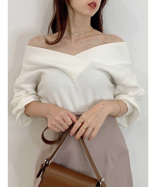 dazzlin（ダズリン）の「Vネックリブニットトップス（ニット/セーター・レディース・モカ/グリーン/ブルー/ピンク/オフホワイト/ブラウン/ブラック・FREE）」の2枚目の写真