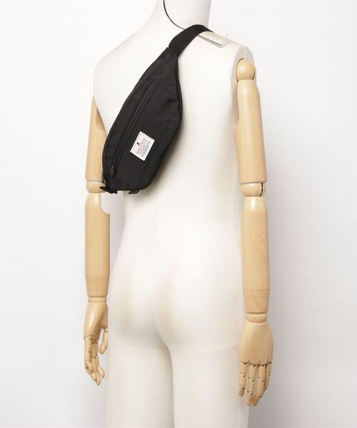 MAKAVELIC（マキャベリック）の「【MAKAVELIC】TRUCKS MONOCULAR WAIST BAG（ボディバッグ/ウエストポーチ・メンズ・ネイビー/ブラック・FREE）」の3枚目の写真