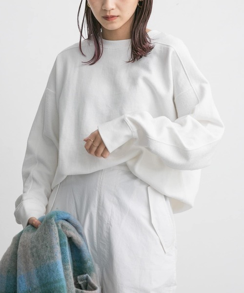 KBF（ケイビーエフ）の「リバーススリーブスウェット（Tシャツ/カットソー・レディース・オフホワイト/グリーン/ネイビー・ONE）」の2枚目の写真