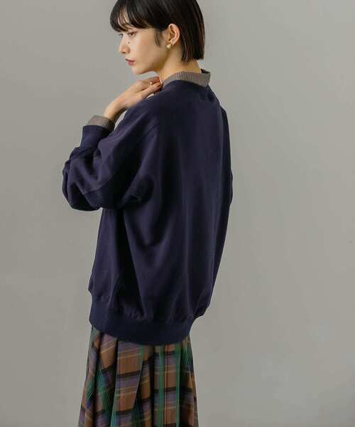 KBF（ケイビーエフ）の「リバーススリーブスウェット（Tシャツ/カットソー・レディース・オフホワイト/グリーン/ネイビー・ONE）」の8枚目の写真