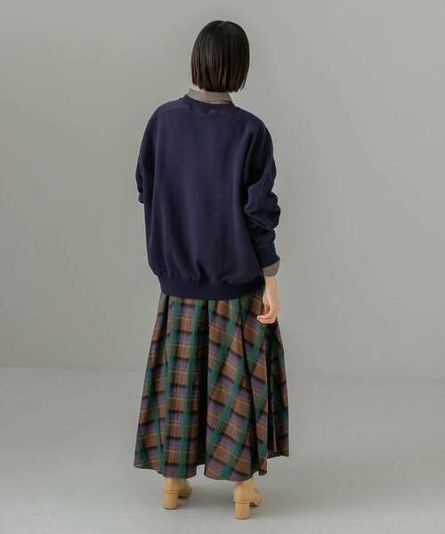 KBF（ケイビーエフ）の「リバーススリーブスウェット（Tシャツ/カットソー・レディース・オフホワイト/グリーン/ネイビー・ONE）」の4枚目の写真