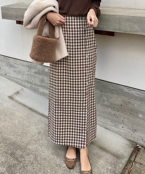 LAUIR（ラウアー）の「フロントボタンIラインチェックスカート（スカート・レディース・ライトブラウン/ブラック/ネイビー/グリーン/ホワイト×ブラウン・MEDIUM/LARGE/SMALL）」の2枚目の写真