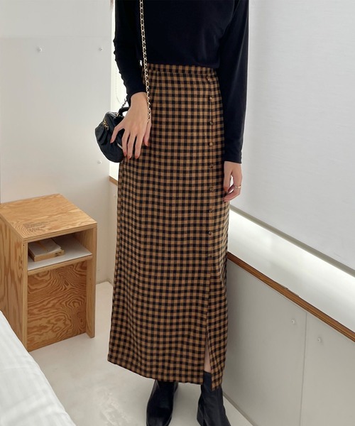 LAUIR（ラウアー）の「フロントボタンIラインチェックスカート（スカート・レディース・ライトブラウン/ブラック/ネイビー/グリーン/ホワイト×ブラウン・MEDIUM/LARGE/SMALL）」の4枚目の写真
