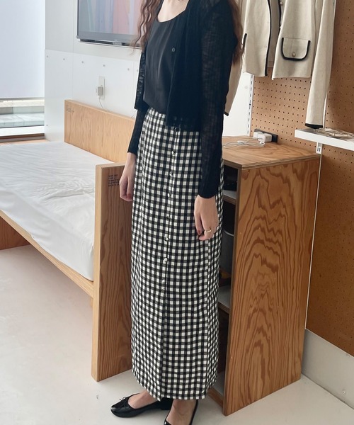 LAUIR（ラウアー）の「フロントボタンIラインチェックスカート（スカート・レディース・ライトブラウン/ブラック/ネイビー/グリーン/ホワイト×ブラウン・MEDIUM/LARGE/SMALL）」の8枚目の写真